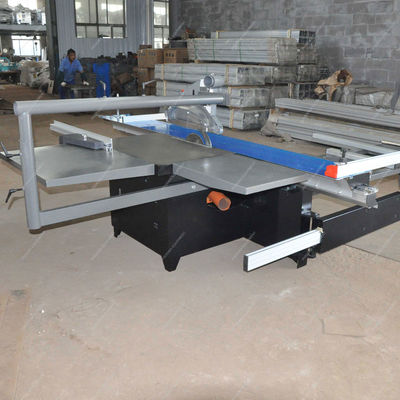 Home Lavori del legno Seghe a mitra scorrevole automatiche con tavolo scorrevole da 3200 mm e sollevamento del legno