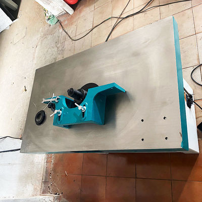 Macchina di fresatura per la lavorazione del legno a tavola verticale con spessore di lavoro massimo di 120 mm