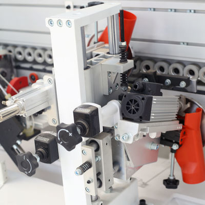 5KW Semi-J Rough Milling Automatic Edge Banding Machine per la produzione di porte per armadi