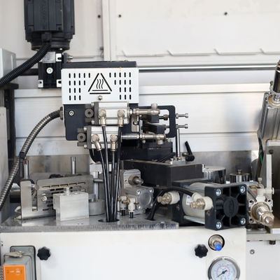 5KW Semi-J Rough Milling Automatic Edge Banding Machine per la produzione di porte per armadi