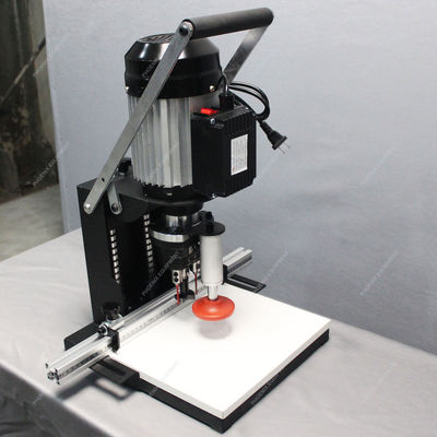 Macchine per la lavorazione del legno con foratura a scanalatura e saldatura a scanalatura versatile