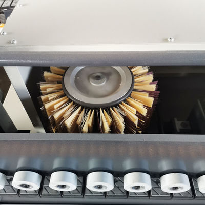 Macchina di lucidatura automatica per le superfici lisce di legno