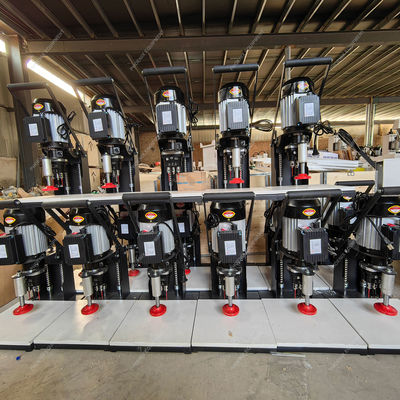 Macchine per la lavorazione del legno con foratura a scanalatura e saldatura a scanalatura versatile