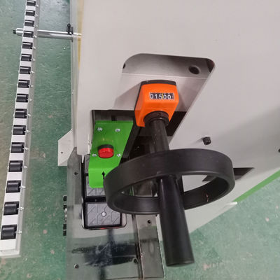 Negozi di materiali da costruzione Legno Compatto Edge Bander con 5 funzioni in potenza di 5,92kW