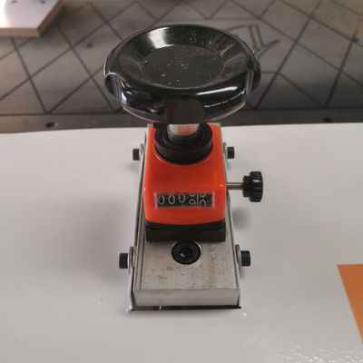 Perforazione veloce di fori per pannelli di legno Macchina di perforazione CNC per la fabbricazione di porte per armadi di mobili