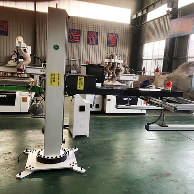 Apparecchiature per la manipolazione di materiali industriali a braccio meccanico per la linea di produzione di porte in legno