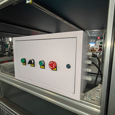 Progettazione di una macchina per router CNC automatico di alimentazione e scarico con piattaforma trasportatrice