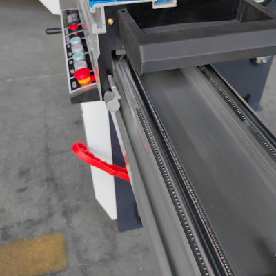 Macchina di taglio di legno a tabella scorrevole di precisione semiautomatica a seghe MJ6132