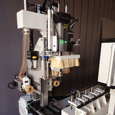Pressione dell'aria 0,6Mpa Legname fresatura CNC Armadio senza maniglia Centro di elaborazione integrato per porte Armadi murali