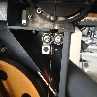 Taglio di legno Verticale Serratura a Banda con personalizzazione 380V220V tensione e supporto