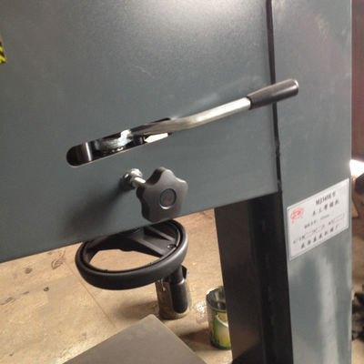 990*760*1800mm Seghe a fascia verticale per la lavorazione del legno per officine di riparazione di macchine MJ345E