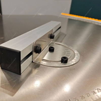 Macchina di taglio del compensato per seghe a tavolo scorrevole ad alta precisione con motore di seghe a mini panel PDMJ16