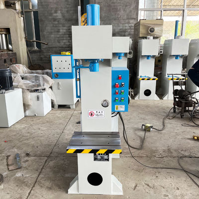 Home Applicazioni Y41-30T Pressa idraulica verticale di precisione CNC con potenza di 4 kW