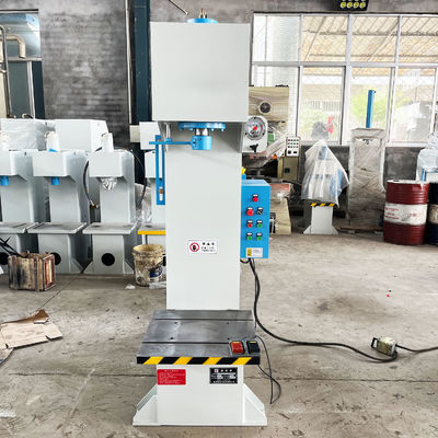 Home Applicazioni Y41-30T Pressa idraulica verticale di precisione CNC con potenza di 4 kW
