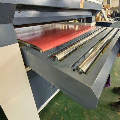 La macchina di levigatura ad assorbimento a vuoto R-R1000 6-14 m/min per pavimenti in legno e porte per armadi