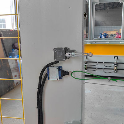 Pressa a caldo idraulica a due strati per la lavorazione del legno da 120 tonnellate con riscaldamento elettrico e olio termico