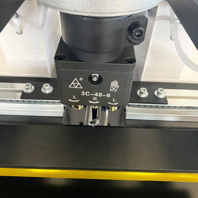 Perforazione verticale a cerniera per pannelli di porte per mobili in officine di riparazione di macchine