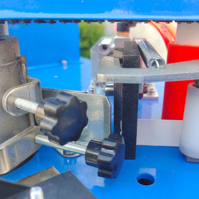 Macchina di rivestimento per bordure di mobili su misura con piccole dimensioni e taglio automatico da DW102