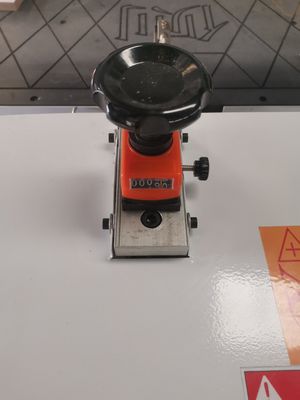 Macchina per la perforazione di fori per serrature di porte a doppia linea orizzontale per cartoni per mobili in compensato in MDF