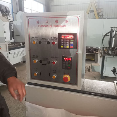400 mm Max. Larghezza di lavoro Pressa di lavorazione del legno ad alta precisione sega a nastro orizzontale a rulli per tagliare tronchi sottili