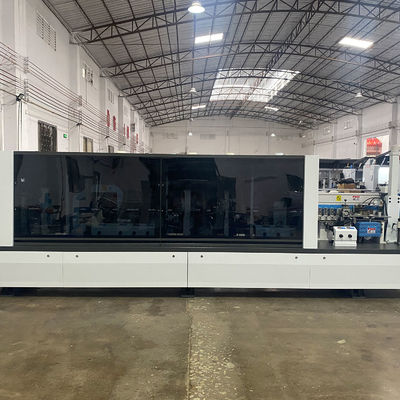 Macchina per la lavorazione del legno da 12 kW di potenza per la bandatura ed il taglio del bordo con incollaggio e pulizia automatici