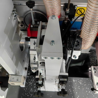 Macchina per la banda di bordo per il pannello del gabinetto della porta in legno Larghezza minima 80 mm e funzione automatica