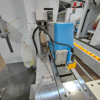 8 Funzioni Macchina di fasciatura automatica per spessore del bordo 0,4-3 mm e pressione di 0,6Mpa