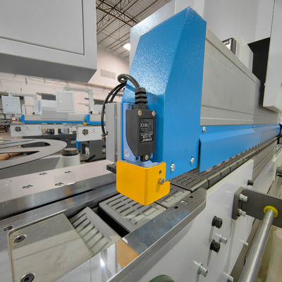 8 Funzioni Macchina di fasciatura automatica per spessore del bordo 0,4-3 mm e pressione di 0,6Mpa