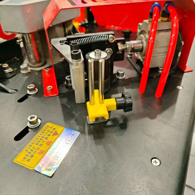 Facile da usare Macchine per la lavorazione del legno completamente automatiche per le fasce di bordo del compensato in MDF PVC