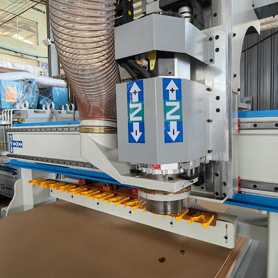 PK1325 ATC Fully Automatic Tool Change Wood Router 3 Assi CNC Router per mobili in legno