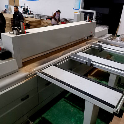 Macchina per la spaccatura di pallet di legno Kdt Seghe CNC a pannello orizzontale per le esigenze del cliente