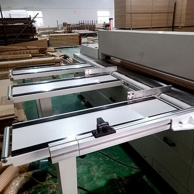 Attrezzature per la lavorazione del legno Seghe CNC automatiche in ferro con 5200mm*3900mm*1700mm Specifiche