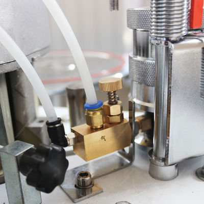 Macchina avanzata di fasciatura a bordo completamente automatica per tavoli di ufficio e tavoli a forma irregolare