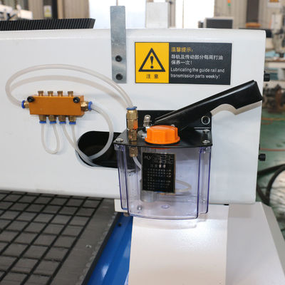 Macchina di incisione in legno CNC Router professionale per la realizzazione di porte per mobili 1300*2500mm