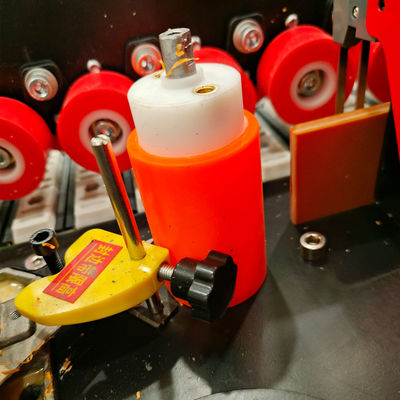 Piccola macchina per la lavorazione del legno con 4 kW di potenza e funzione completamente automatica