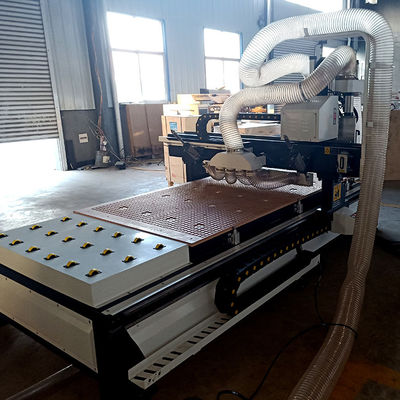 Velocità massima di lavoro 25000mm/min 1300×2500mm Dimensione del tavolo di lavoro Legnano CNC Router