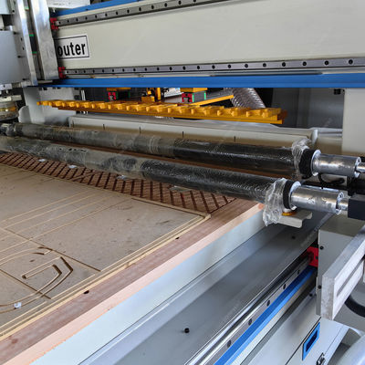 Torno e fresatura CNC multiuso 1300×2500 dimensioni del tavolo di lavoro