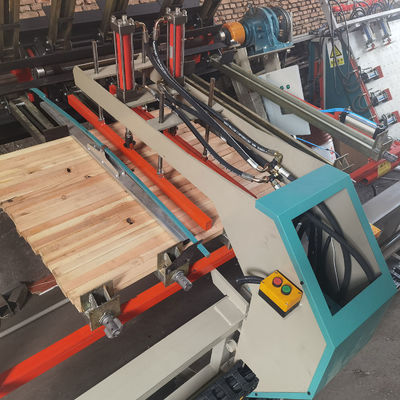 1300 mm pannelli a base di legno controllo pneumatico rotante legno Clamp Carrier Machine MY2600A-8