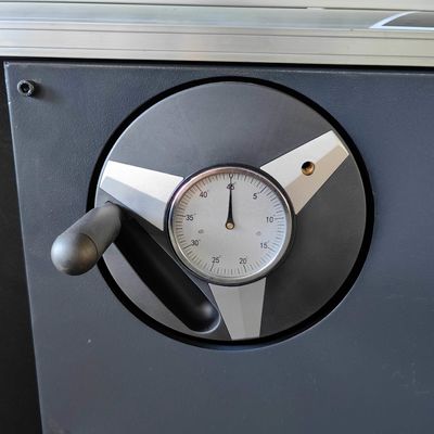 Mobili MJ6132 segatrice con tavolo inclinato a 45 gradi e pannello circolare scorrevole