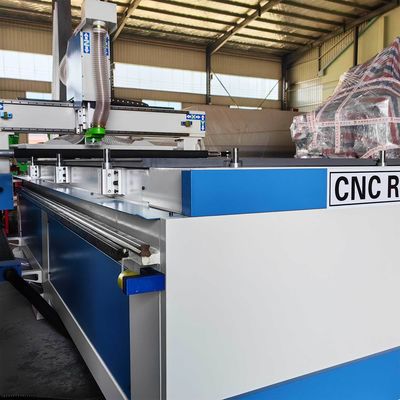 High Precision CNC Router PK1325 3 Axis Wood Carving Machine per l'industria del legno