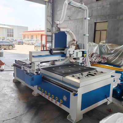 Fabbricazione di macchine per il taglio di seghe di legno a lame multiple con router CNC a tre assi