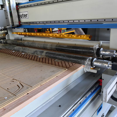 CNC Router 1300 2500 Cabinet Making Wood Carving 3 Axis Machine per professionisti