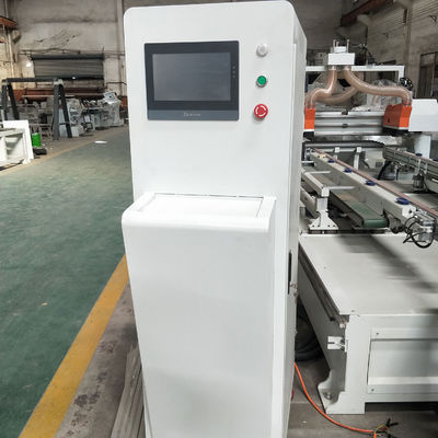 Macchine per la lavorazione automatica del legno per il taglio di pannelli di legno