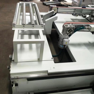 Macchine per la lavorazione automatica del legno per il taglio di pannelli di legno