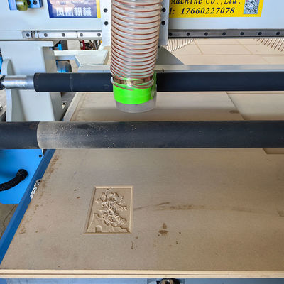 Router ATC Cnc per la lavorazione del legno con sistema di controllo Weihong e 1300×2500 dimensioni del tavolo di lavoro