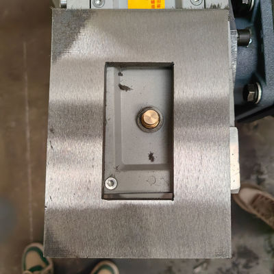 La macchina di levigatura dei metalli abbolisce automaticamente il bordo per aumentare la produttività
