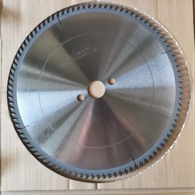 Tct Materiale carburo Leghe per la lavorazione del legno Lama a sega circolare per il taglio del legno massello