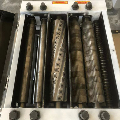 Pianificatore di pressione per spessore di legno massello con potenza di mandrino principale di 4 kW e doppio lato