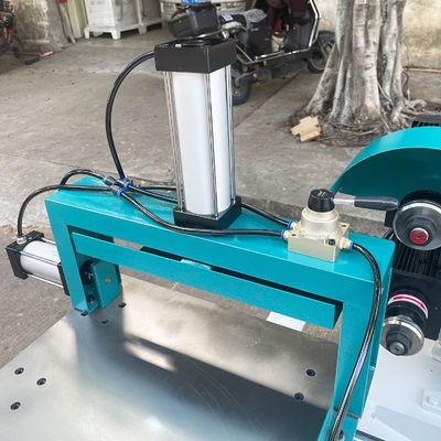 Macchina per la lavorazione del legno a doppia traccia con lame a cinque seghe Tavolo di lavoro Dimensioni 700*550mm