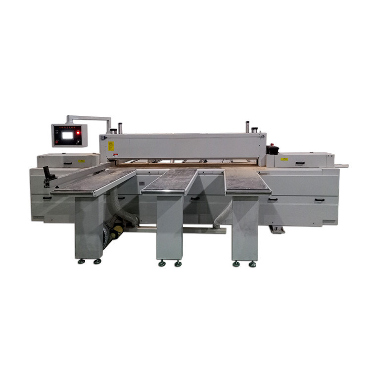 Attrezzature per la lavorazione del legno Seghe CNC automatiche in ferro con 5200mm*3900mm*1700mm Specifiche